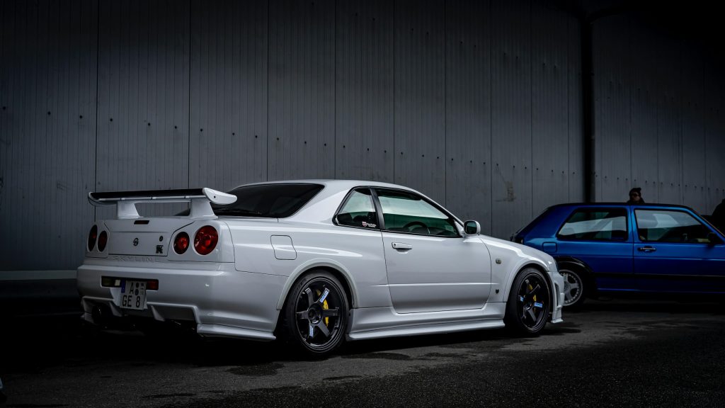 white nissan skyline gtr coupe